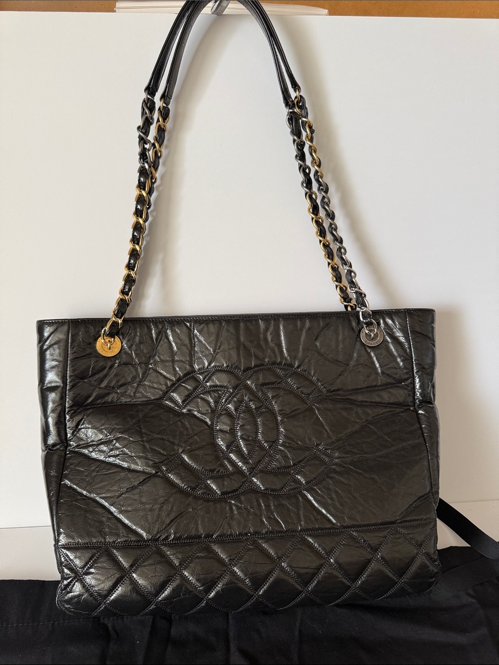 CHANEL Black Quilted Lambskin Shoulder Bag with Chain-Strap